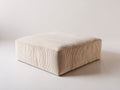 Tabouret capitonné en velours côtelé 90×90×38 cm - beige naturel - grand siège carré confortable pour chambre à coucher