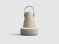 Lampe de bureau LED 23×23×36 cm - beige gris et argenté - diffuseur conique et poignée métallique pour chambre à coucher