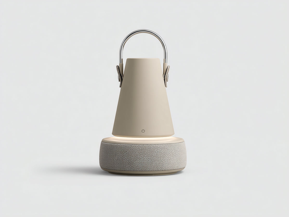 Lampe de bureau LED 23×23×36 cm - beige gris et argenté - diffuseur conique et poignée métallique pour chambre à coucher